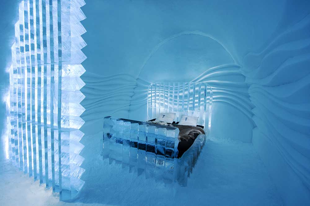 Температура внутри шведского ледяного отеля составляет минус пять градусов. Фото: Asaf Kliger/Icehotel/imagebank.sweden.se