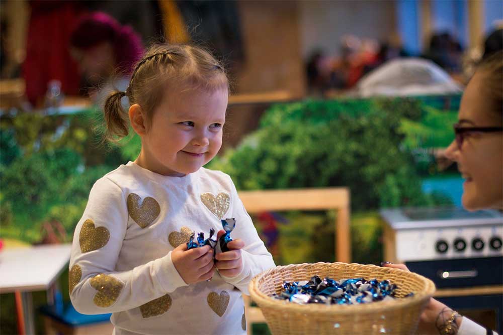 Tallink kingib kõigile vabariigi sajandal juubelisünnipäeval Eestis sündinud lastele ja nende peredele kokku 100 merereisi 