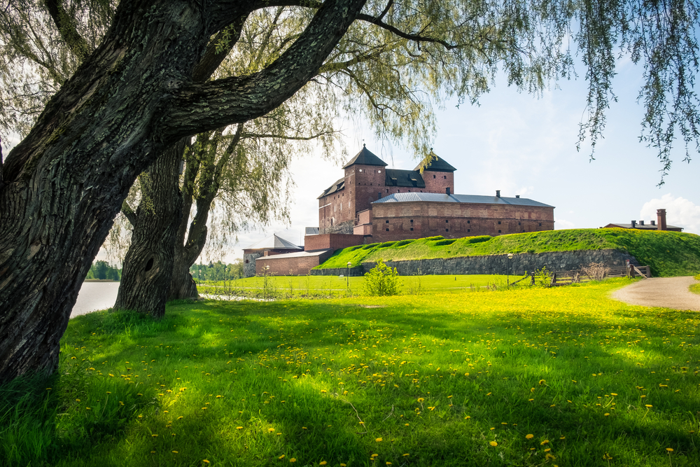 Hämeenlinna ja Häme kindlus asuvad Helsingist ca 100 kilomeetri kaugusel