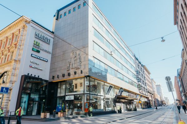 Kluuvi kaubanduskeskus Helsingis pakub viimase aja trende kui ka ajatut klassikat tuntud brändidelt 