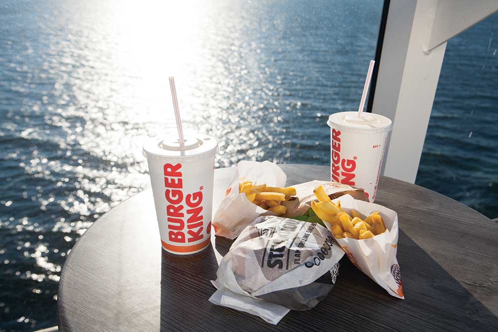 В ресторане Burger King® на борту Megastar каждые 25 секунд продаётся 1 гамбургер