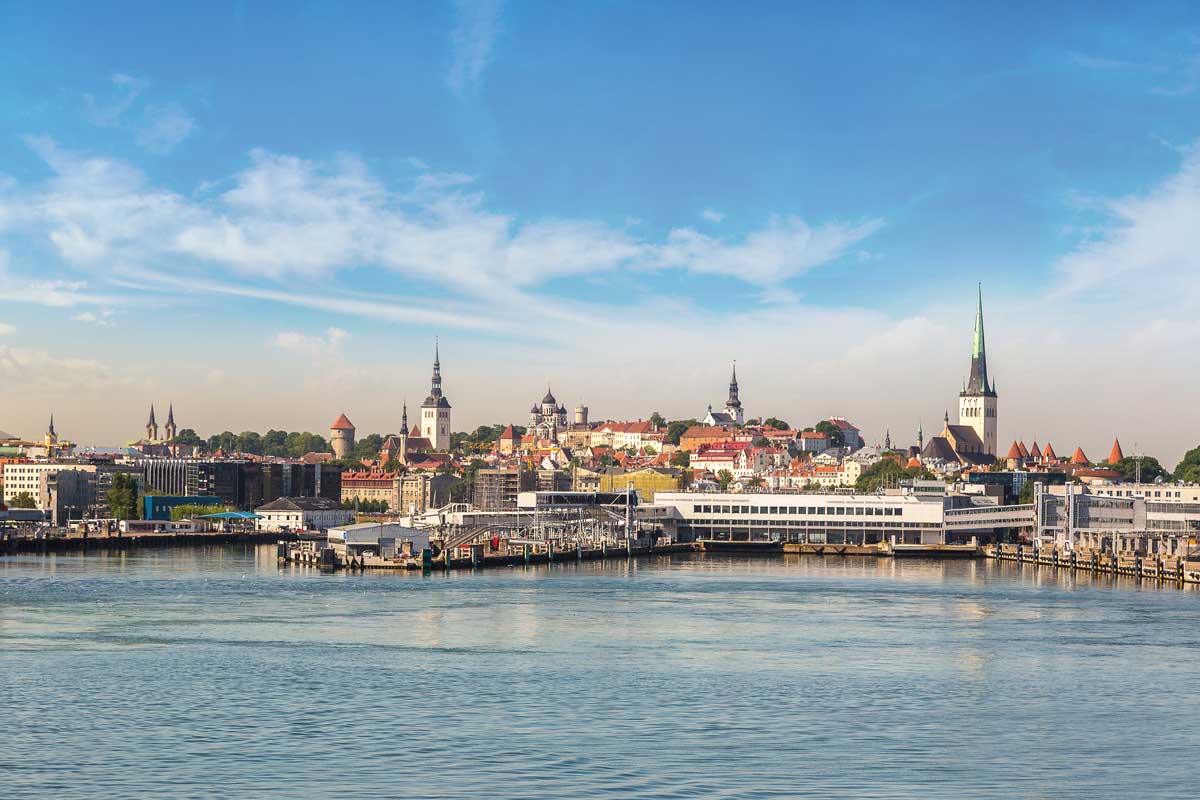 Tavaline päev Tallinna sadamas -- enne Tallinki laeva väljumist
